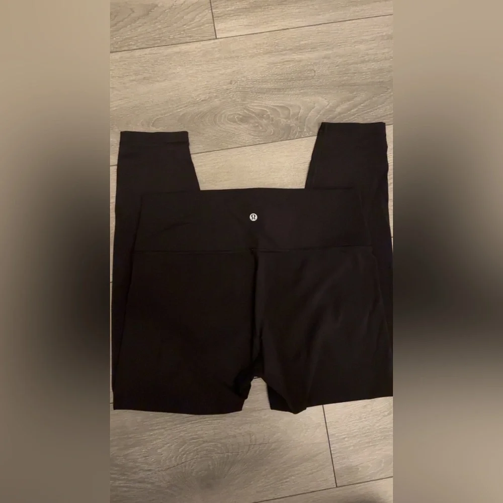 Lululemon Size 12 High Rise Black Cropped Leggings Athletic